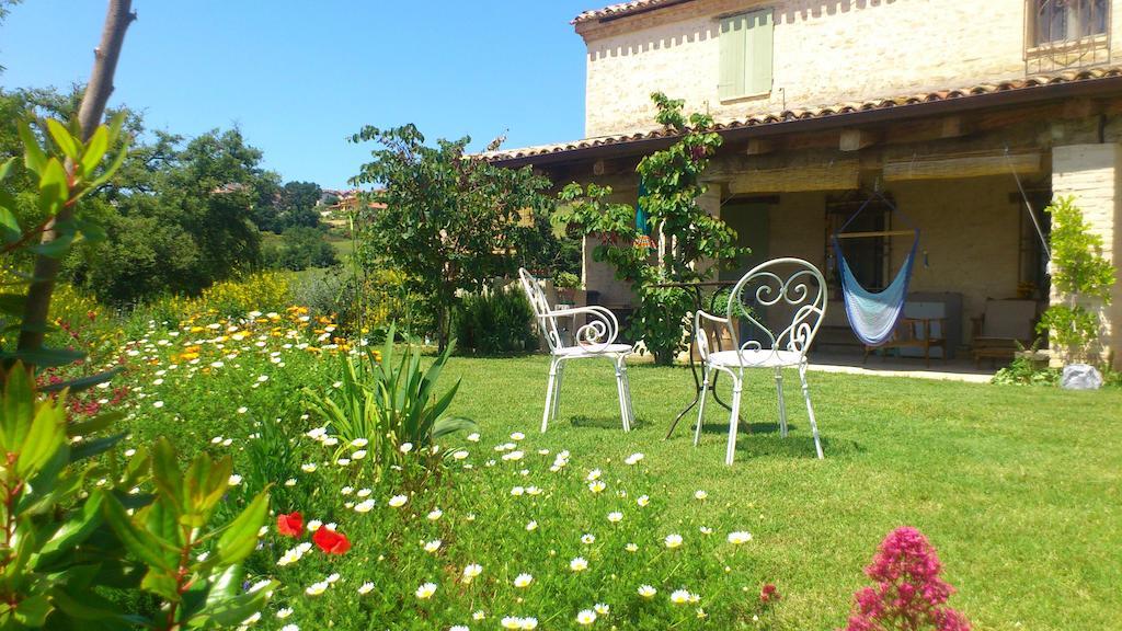 Poggio Dei Prugnoli Bed & Breakfast Tavoleto Exterior photo